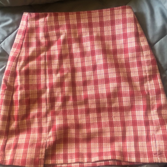 Brandy Melville Cara skirt - Picture 2 of 3